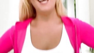 APKH-183 [Quay phim riêng tư bị cấm trong khách sạn tình yêu mặc đồng phục] Một nữ sinh tóc ngắn lặng lẽ với khuôn mặt nhỏ hét lên như điên khi cô ấy lên đỉnh với giáo viên của mình trong một video góc nhìn cận cảnh thô sơ Moeha Suzu