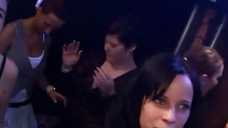 kiwvr-382,kiwvr-382 [VR] [Mát xa tà ác] Khi cơ thể cúp F cực kỳ sành điệu này bị kích thích bởi [thuốc kích dục siêu mạnh] chưa được chấp thuận ở Nhật Bản, cô ấy bị tấn công dữ dội, dẫn đến [phun trào, cực khoái âm đạo và nhiều lần cực khoái cong lưng! 】Nước tình tràn đầy, nhạy cảm, phụ nữ xuất tinh sớm và [bóp xuất tinh? xuất tinh vào mặt? kem] Kimesek SEX Mogami Ichika