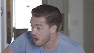 Chị gái kiểm tra xem người yêu gấu quan hệ có giỏi không