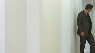 Con đĩ trong nước TS series Momo bị một người đàn ông thẳng quan hệ và giật mạnh con cặc của anh ta