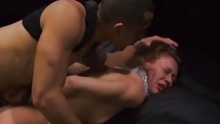 Cô thư ký có Người chồng bị quản lý bắt phục vụ để duy trì công việc