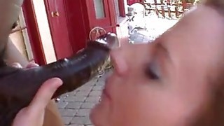 Cô vợ trẻ mê mẩn con cu của anh thợ massage