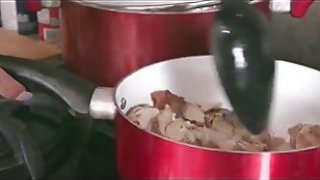 Nam sinh nhát chết để người yêu bị đại ca địt toác lồn