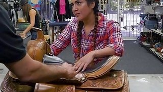 Anh chàng đã đến nhà một đồng nghiệp xinh đẹp để quan hệ tình dục. Cô ấy có thân hình đẹp và âm đạo khít khao. Anh ta đã quan hệ tình dục hai lần liên tiếp và để lộ khuôn mặt hoàn hảo của mình...