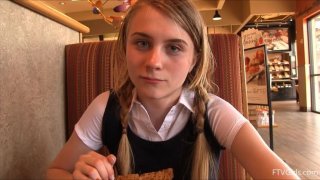 Em nhân viên lồn khít chịch tập thể với đám đồng nghiệp