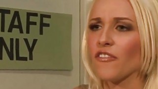 Sinh viên lần đầu bú lồn bà gì trẻ đẹp vú to tròn