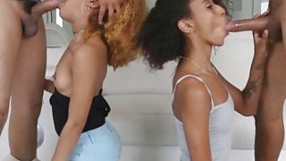 Thiết kế cho em gái bộ đồ lót đi địt nhau với người yêu