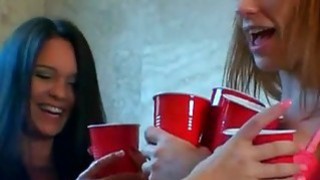 Cô gái đeo kính mới ra mắt trong ngành công nghiệp người lớn! Góc nhìn thứ nhất, sâu trong họng, con cặc to! Nghiêng đầu lên và ngậm miệng lại, nhấc mông lên và liếm lồn, và địt lồn thật mạnh