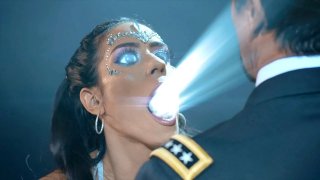 Thổi kèn trong bồn tắm rồi lên giường xoạc em