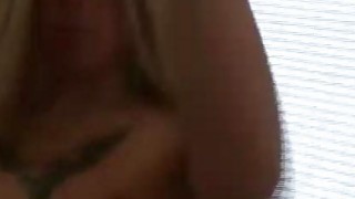 Anh thợ sửa ống nước và nữ chủ nhà xinh đẹp