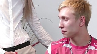 Khi bố tái hôn với má kế trẻ hơn cả cậu con trai và cái kết