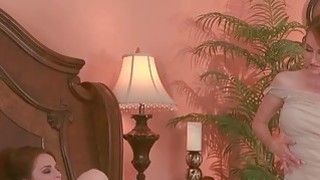 Cưới nhau mãi không mang thai, cô giáo bị cậu học trò cá biệt chịch đến có thai