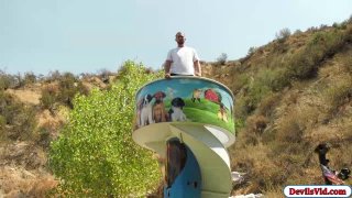 "Anh yêu~ quần áo nhỏ quá... ngực em hở mất rồi..." "Ôi, nhiều nước quá~ Em sắp xuất tinh rồi..." Bạn gái ngực khủng xinh đẹp bị quan hệ nhiều tư thế mà không dùng bao cao su tại nhà...