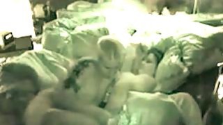 Cảnh thứ hai là một cô gái có giọng nói ngọt ngào và khuôn mặt xinh đẹp, chiếc ghế sofa lụa đen gợi cảm, đang chạm vào âm hộ của cô ấy, đang thổi kèn, vặn vẹo cơ thể cô ấy, dụ dỗ cô ấy cưỡi và quan hệ mạnh bạo...