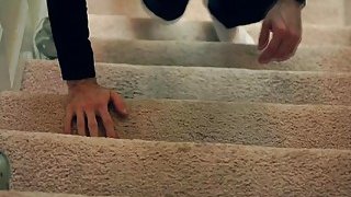 Cô nhân viên chăm sóc vú bự với kỹ năng trả bài khiến bệnh nhân quên cả về