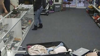 Cùng em đồng nghiệp đụ nhau trên công ty cho tiết kiệm