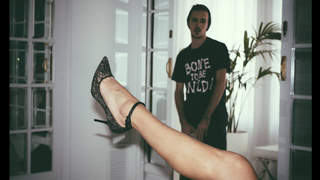 Bác sĩ thôi miên, làm nhục nữ bệnh nhân xinh đẹp