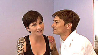 Nữ phạm nhân đĩ lửa ở cam lang thang khi vừa ra tù được ông chú tốt bụng giúp đỡ