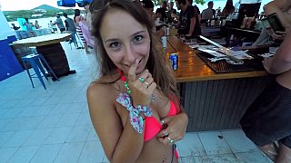 Cái mông nhỏ của cô gái 19 tuổi bị tàn phá bởi một con cặc lớn