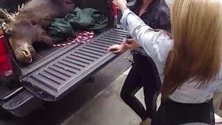 Tôi đã hẹn gặp một cô gái ngực khủng, xoa ngực cô ấy, liếm ngực cô ấy và nhấc mông cô ấy lên để quan hệ mạnh mẽ từ phía sau...