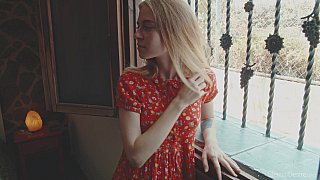 Một cô nhân viên văn phòng với bộ ngực đẹp luôn tràn đầy ham muốn tình dục và tình yêu!