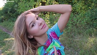 Một cô gái có thân hình tuyệt đẹp và vòng ba căng tròn! Ngực hồng và săn chắc! Khoả thân trên giường, vòng eo thon gọn và đôi chân đẹp, cưỡi trên một con cặc giả, sờ mó lỗ và bắn nước trắng