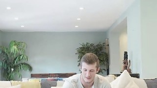 Anh xã lạnh nhạt, người vợ yếu lòng với bố chồng