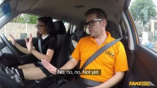 Ahegao cưỡi một con dildo và thổi kèn