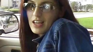 Cô nàng nhà bên thường qua nhà tôi chơi, tôi không thể tập trung học được