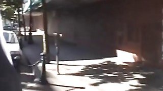 Đánh nhau lén lút với anh giao hàng tại nhà