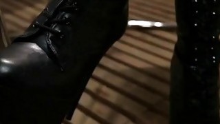 HUNTB-461 Chị dâu tôi quá quan tâm đến vóc dáng của mình nên bộ đồ thể thao gợi cảm của chị ấy trông quá khiêu gợi! Khi anh không thể kiềm chế và tấn công cô, thay vì từ chối, cô liên tục thúc mạnh vào anh khiến cô toát mồ hôi!