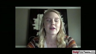 Một gã gầy gò đến khách sạn để quan hệ tình dục với một cô gái trẻ 1998 tuổi có vòng 3 lớn, cô gái này đã bị quan hệ cho đến khi cô ấy phải van xin lòng thương xót...