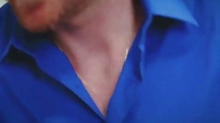 Tên biến thái đeo kính dâm ô dùng đủ loại đồ chơi tình dục để SM huấn luyện người mẫu hoang dã "Phi Phi". Khi cô ấy phấn khích, cô ấy không thể không cầm súng lên và quan hệ tình dục...