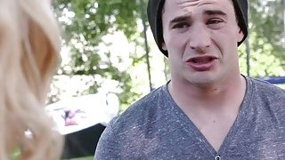 Nữ nhân viên công ty vận chuyển bị anh chủ nhà dam dang quá làm liều