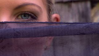 Anh trai trộm nhìn quần lót em kế đang ngủ bị phát hiện và cái kết