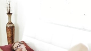 Sau khi thụt tháo, vợ anh họ tôi bị xuất tinh vào trong, cô ấy la hét dữ dội và liên tục run rẩy.