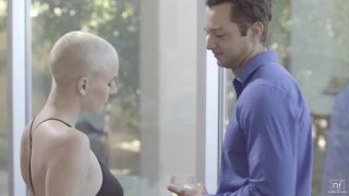 ông xã đau lòng quay phim cho bà xã địt với người đàn ông khác