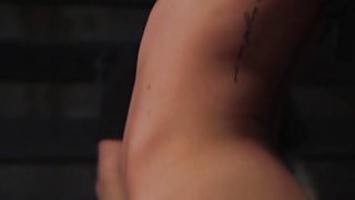 Cô nhân viên thiếu thốn "tình cảm" và tên quản lý già may mắn