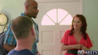 Cậu em bị chị kế bắt chui vô váy… và vắt kiệt mỗi ngày