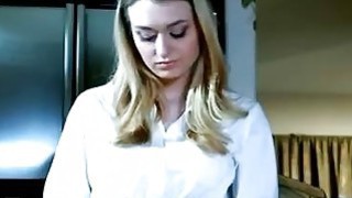 Người má chiều chuộng cậu con trai hết mực, ngay cả khi con bổng dưng “cương cứng”