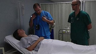 Ngực rất nhạy cảm và bạn có thể xuất tinh khi hét lên khi đạt cực khoái