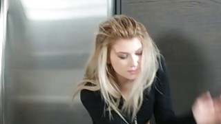 Lại đây chị rửa cặc cho nào