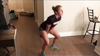 Nữ thần của bạn là đồ chơi đũng quần của một người đàn ông giàu có, giày cao gót lụa đen, bộ ngực hở hang gợi cảm, để anh trai liếm lồn và chơi với cô ấy