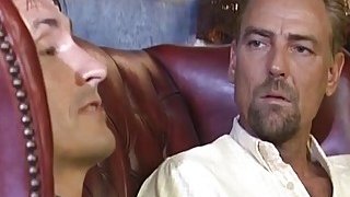 Chuyển nhà về quê, vợ yêu "say nắng" bác hàng xóm