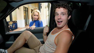 Cô hầu gái lồn khít bị ông chủ địt đủ các loại tư thế