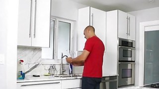 Tên tù vượt ngục và vợ trẻ đáng thương