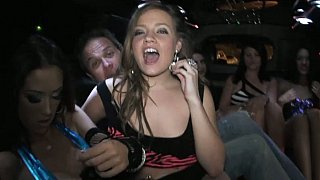 [Không kiểm duyệt] Đến giờ nghỉ rồi - ??Ni’er cao cấp??- Vào ngành công nghiệp người lớn để kiếm học phí: Lấy con cặc to của anh ra liếm cho em đi anh trai, đẩy mạnh vào đi anh trai, nó dâm quá!