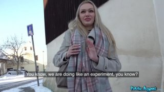 Má dẫn con gái đi mát-xa trị liệu bị anh kỷ thuật viên móc trúng điểm g