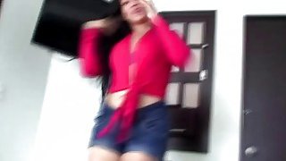 Người phụ nữ cao 170cm và đeo kính! Sự tương phản khi chiến đấu với những người đàn ông thấp bé! Mông tròn, chân dài