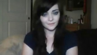 Bú cái lồn hồng hào của em trong phòng khách